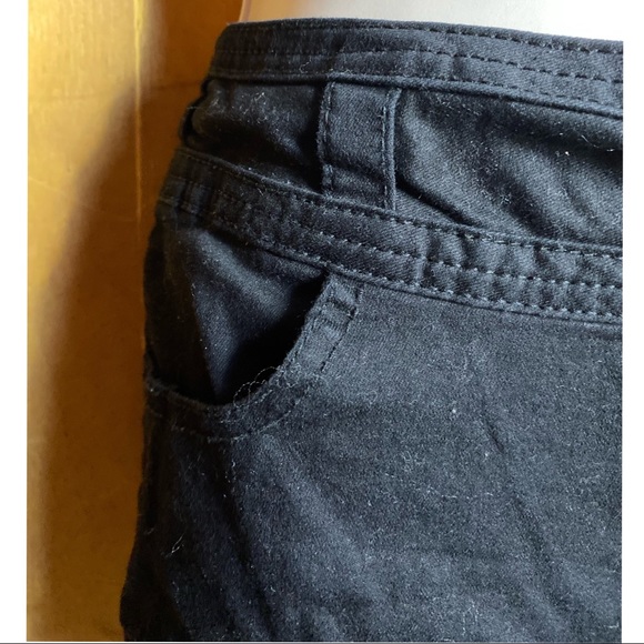 2 Button Shorts - Picture 6 of 6